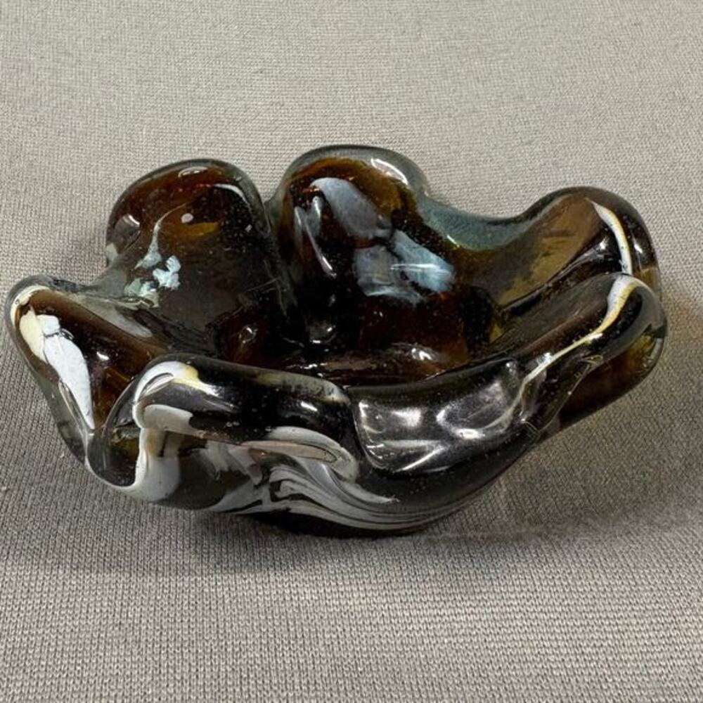 Vtg 4" Hand Blown Art Glass Dish Brown Amber Swirl Ruffled Edge Ashtray‎ Trinket